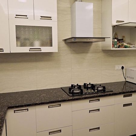 วู้ดเพ็คเกอร์ เซอร์วิซ อพาร์ตเมนต์ - กรีนพาร์ค Apartment นิวเดลี ภายนอก รูปภาพ