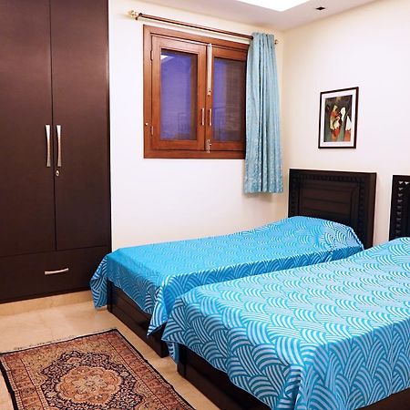 วู้ดเพ็คเกอร์ เซอร์วิซ อพาร์ตเมนต์ - กรีนพาร์ค Apartment นิวเดลี ภายนอก รูปภาพ