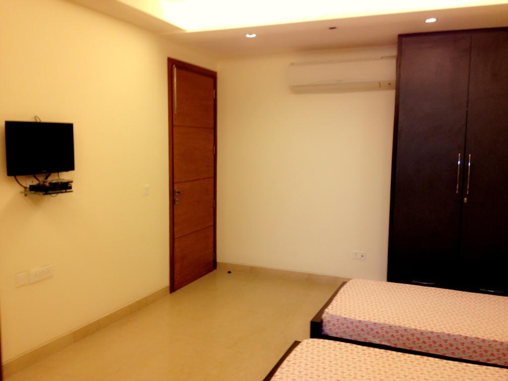 วู้ดเพ็คเกอร์ เซอร์วิซ อพาร์ตเมนต์ - กรีนพาร์ค Apartment นิวเดลี ภายนอก รูปภาพ