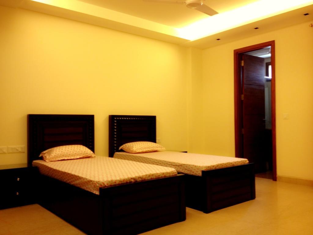 วู้ดเพ็คเกอร์ เซอร์วิซ อพาร์ตเมนต์ - กรีนพาร์ค Apartment นิวเดลี ภายนอก รูปภาพ