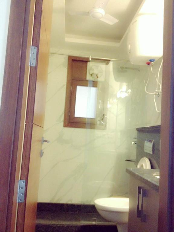 วู้ดเพ็คเกอร์ เซอร์วิซ อพาร์ตเมนต์ - กรีนพาร์ค Apartment นิวเดลี ภายนอก รูปภาพ