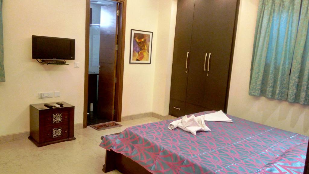วู้ดเพ็คเกอร์ เซอร์วิซ อพาร์ตเมนต์ - กรีนพาร์ค Apartment นิวเดลี ภายนอก รูปภาพ